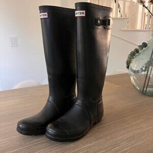 Hunter Black Winter Rain Boots with Glossy Finish